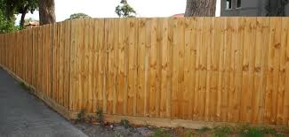 Lapped paling fence