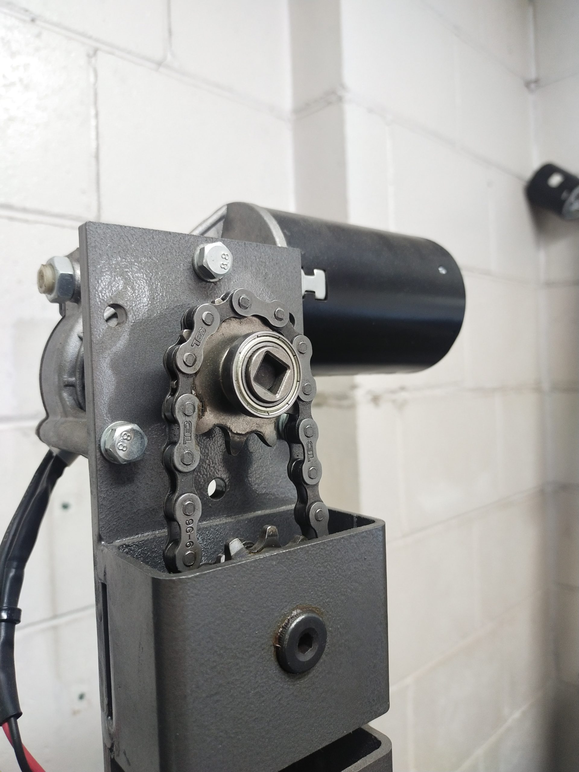 Vicway Counterweight Tilt Door Opener - Image 6